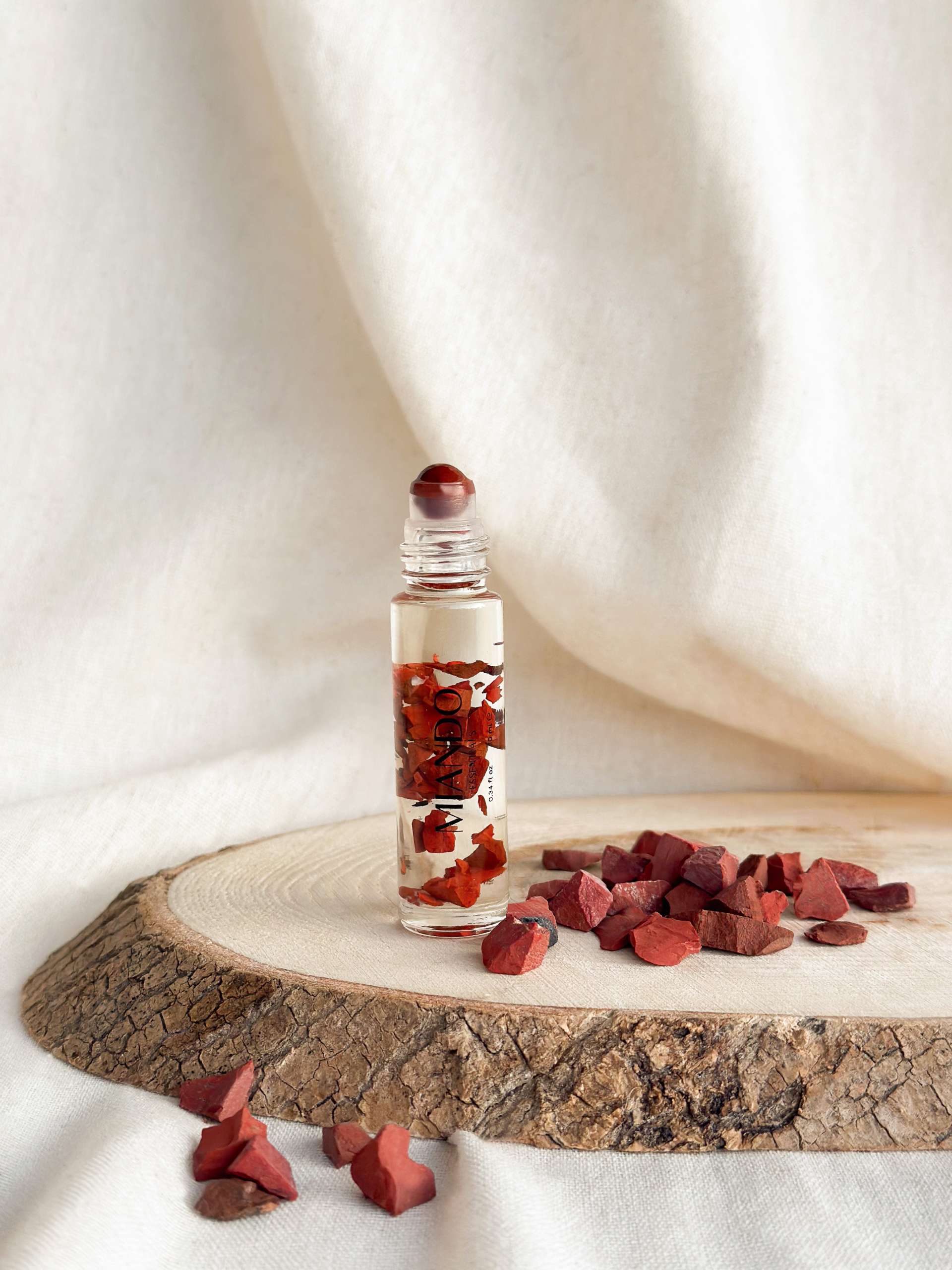 Sandal Ağacı Yağı ve Red Jasper Taşı Esans Yağı ve Doğal Taş Roll On 10 ml